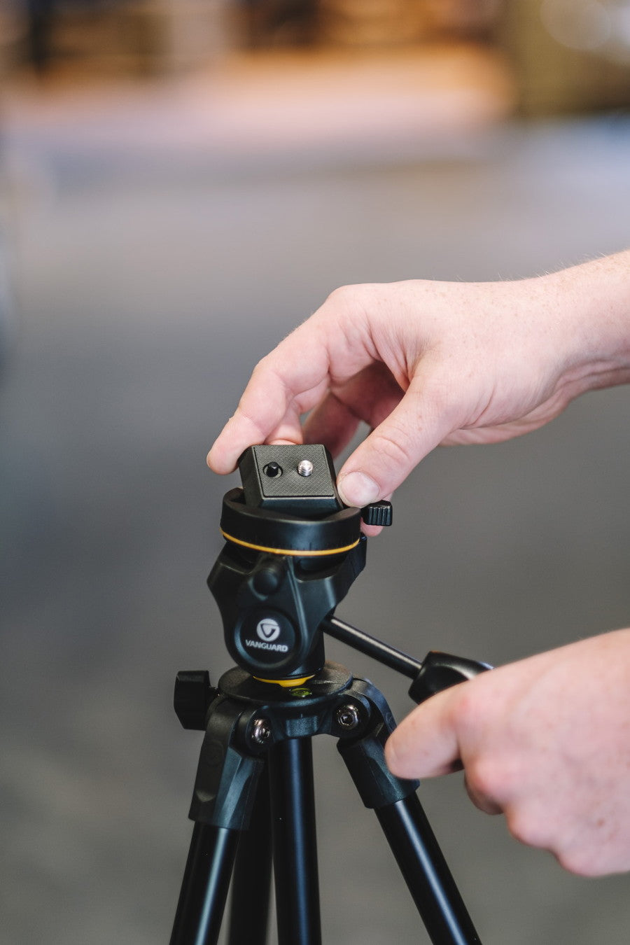 Trepied din aluminiu Vesta 203AP cu cap panoramic PH-23 