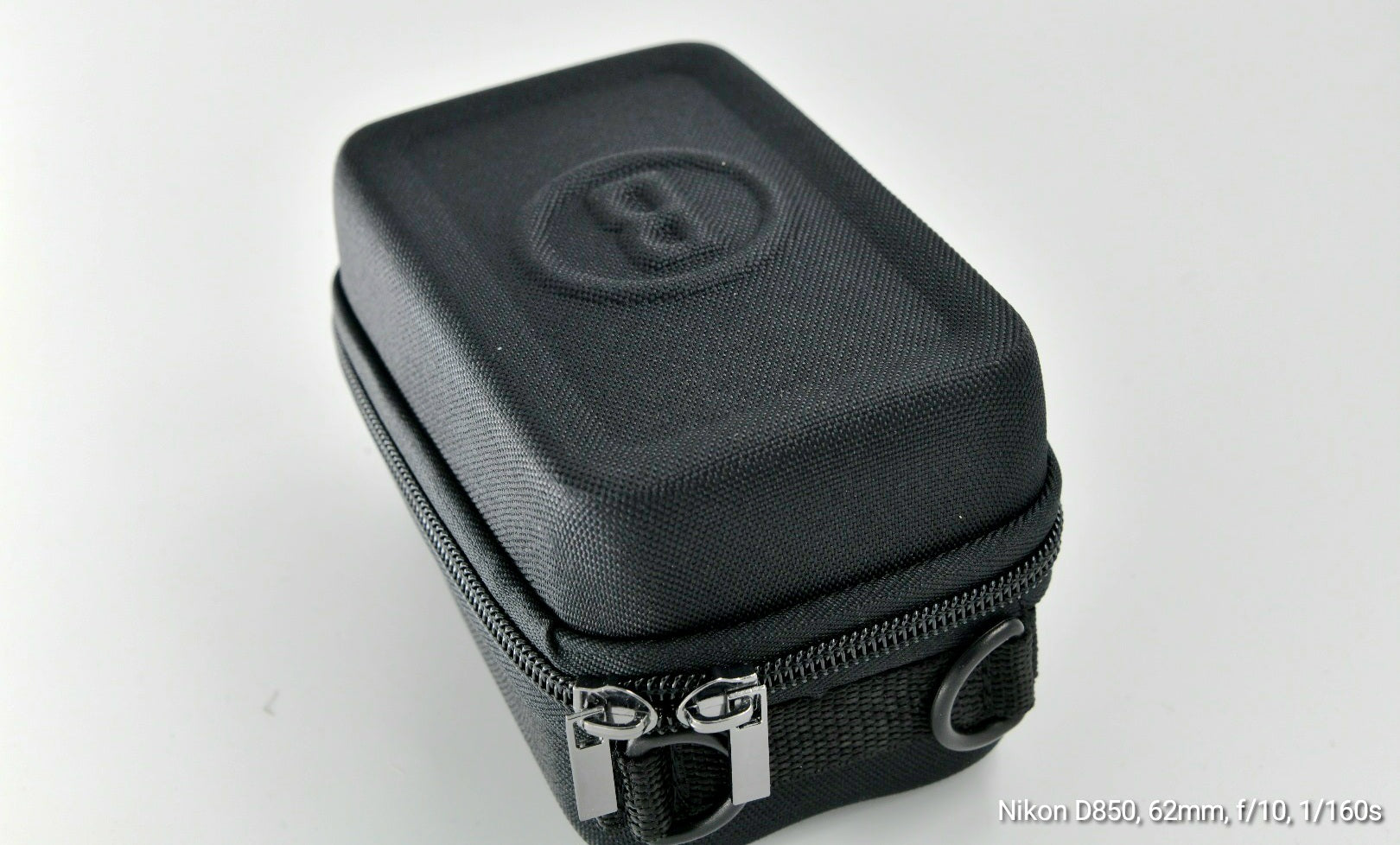 Binoclu Bushnell Nitro 10x25 