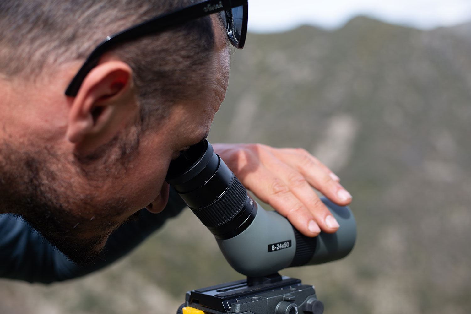 Lunetă terestră URIKAN U-TRAIL 8-24X50 